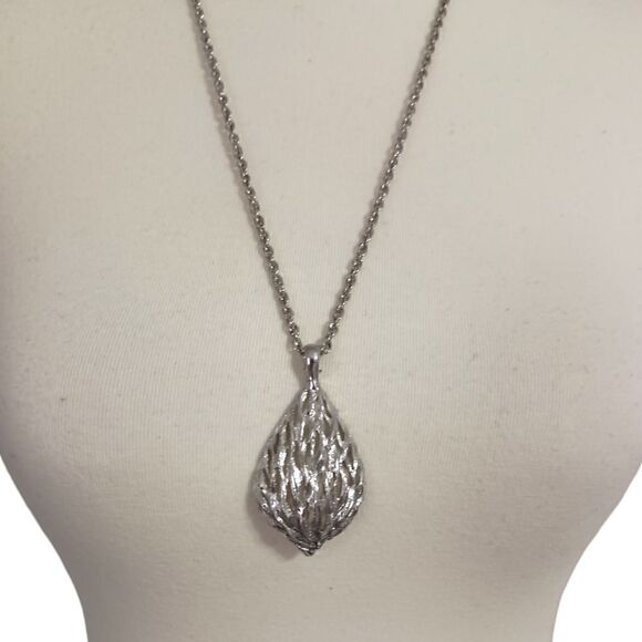 Modernist Necklace Open Work Teardrop Pendant Chunky Silver Tone Diamond Cut - Picture 14 of 16